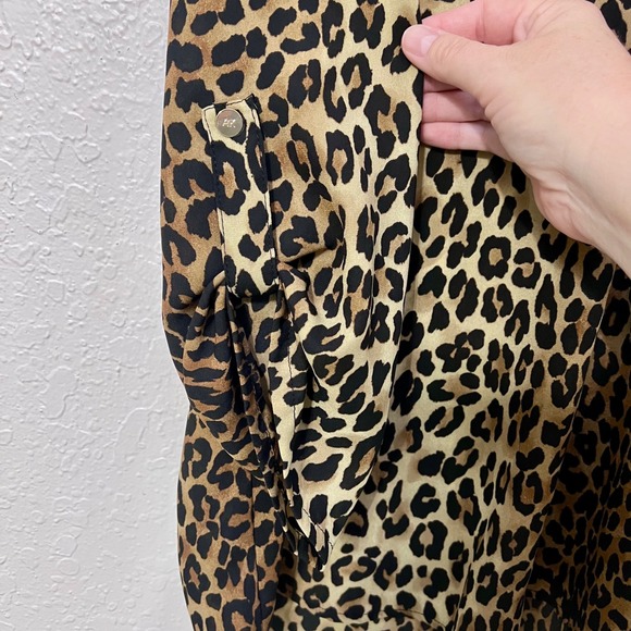 Anne Klein Leopard Print Blouse Womens XL Roll Tab Sleeve V-Neck Animal Top Tan - Picture 3 of 5